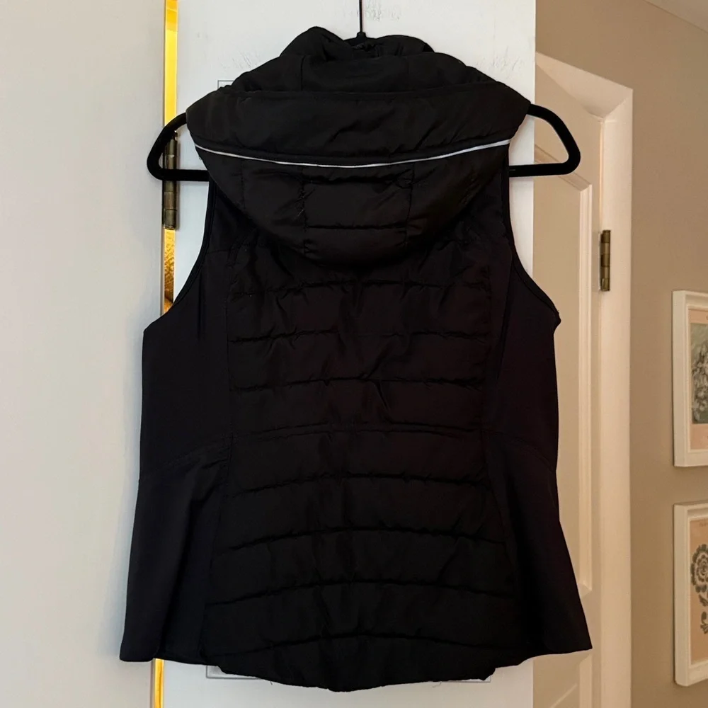 Tangerine Women’s Black Hooded Puffer Vest Size Medium Lightweight EUC